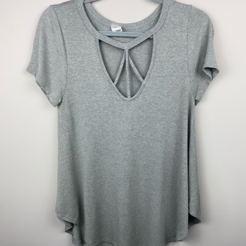 🌈5/$25🌈 Cutout Tee M Super soft and stretch!!